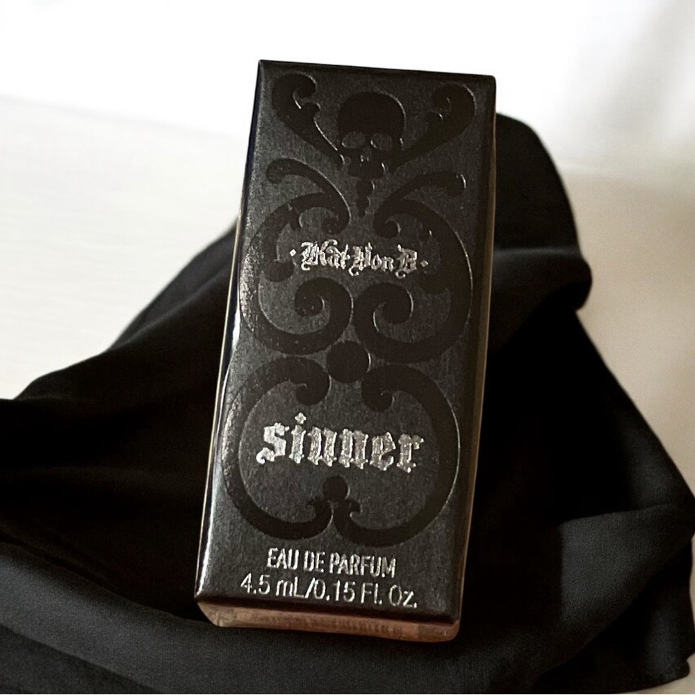 KAT VON D. *SINNER* EAU DE TOILETTE SPRAY 4.5 ml.